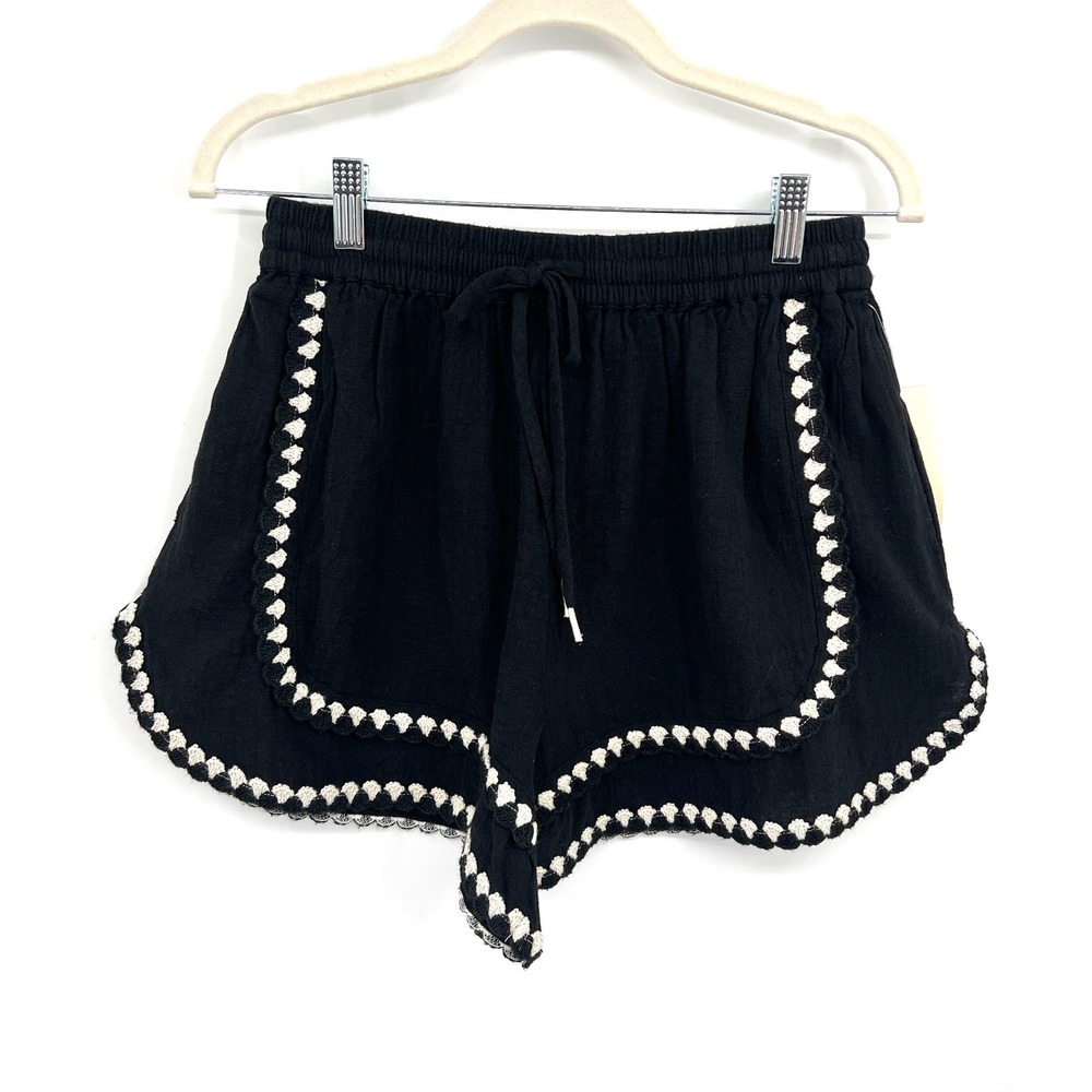 NEW Universal Threads 100% cotton dolphin hem boho chic crochet hem shorts S